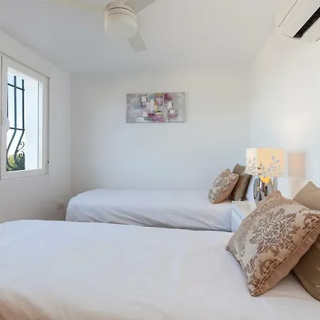 Seahorse Villa-private Pool-3 Bed Дения